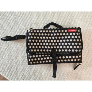 NWOT Skip Hop Pronto Baby Changing Station & Diaper Clutch - Polka Dot